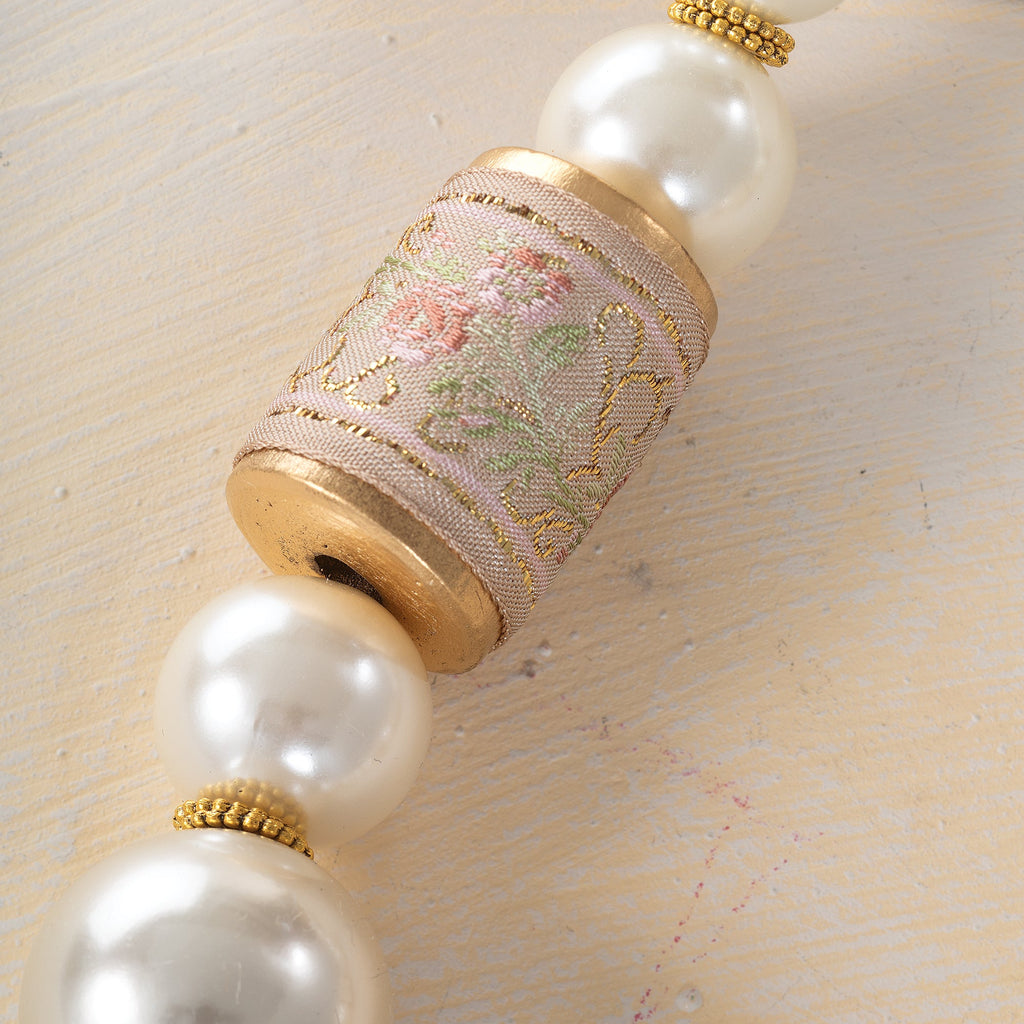 Vintage-Inspired Beaded Jacquard Necklace