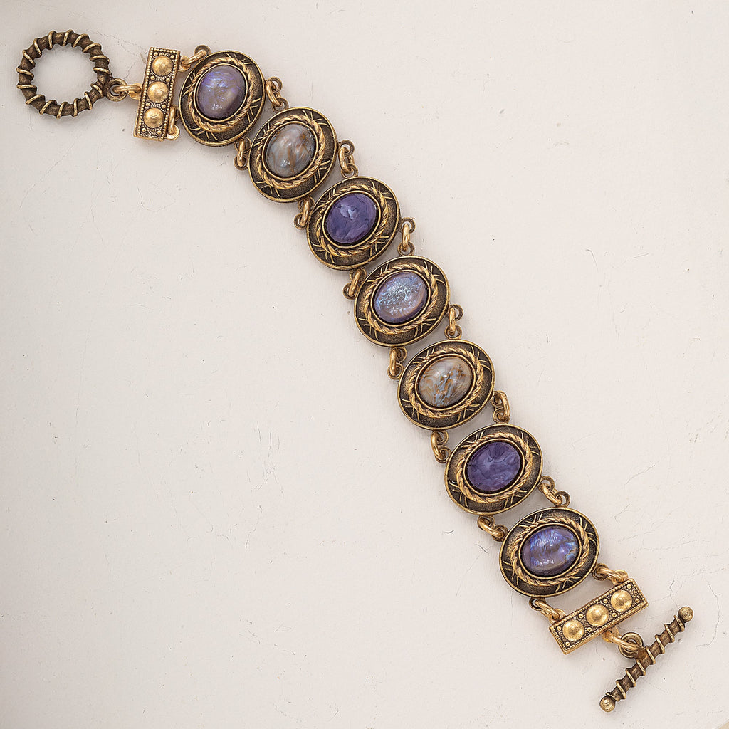 Vintage-Style Luxury in Lilac Cabochon Bracelet