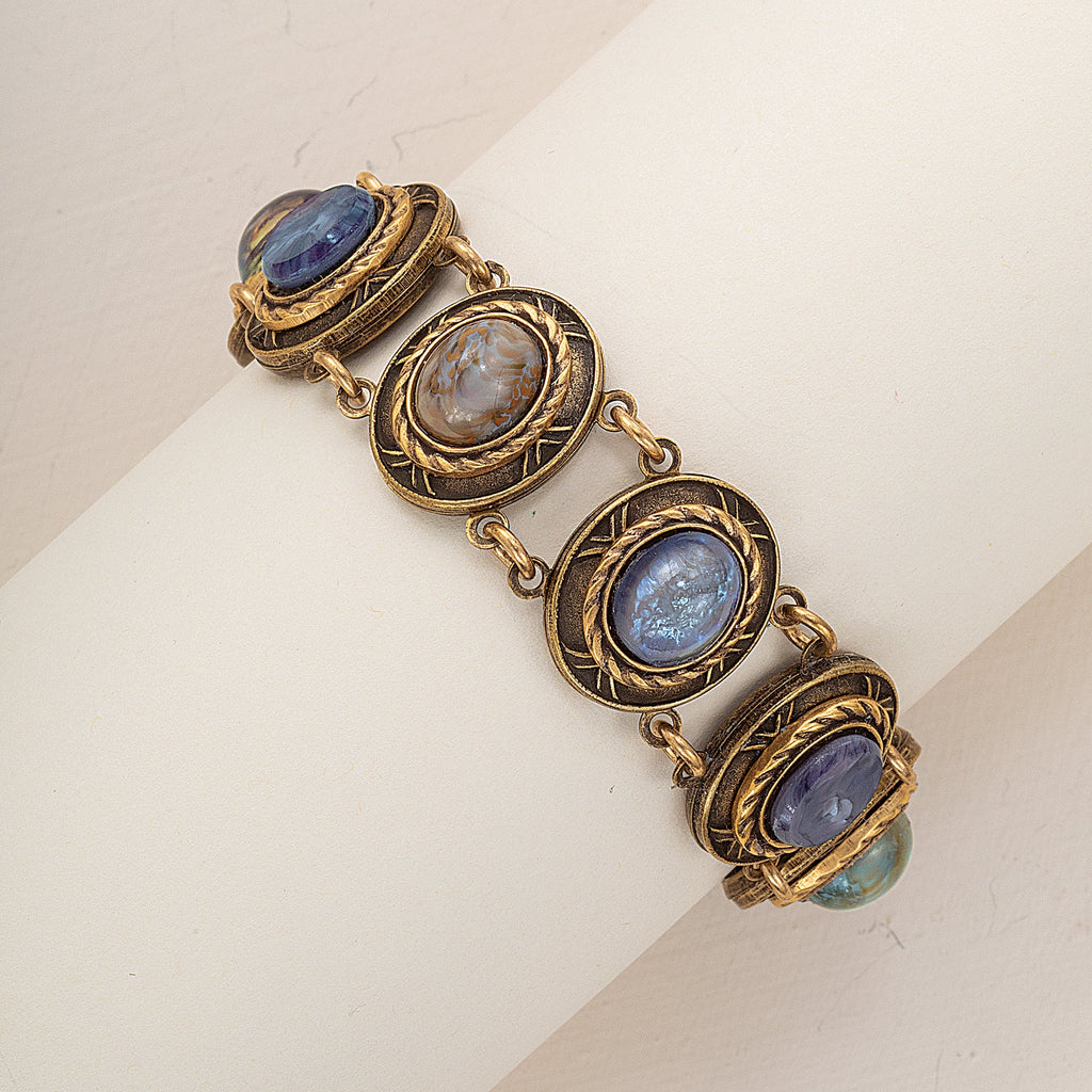 Vintage-Style Luxury in Lilac Cabochon Bracelet